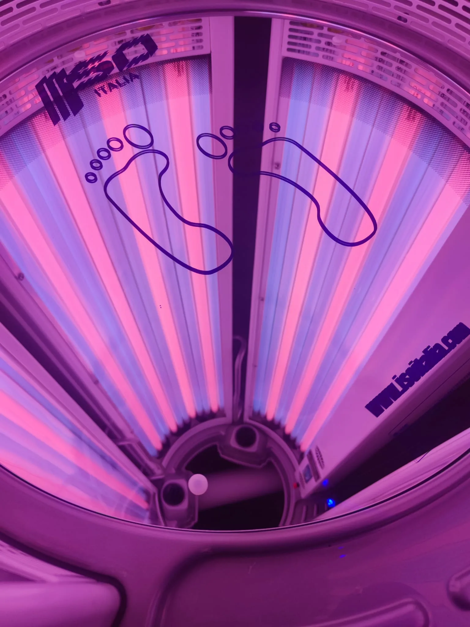 Interno solarium verticale con lampade collagene